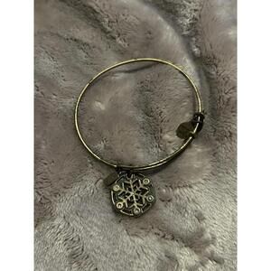 Alex And Ani " Snowflake " Blue Crystal ❄️❄️ Gold Charm Bangle Bracelet ⭐️